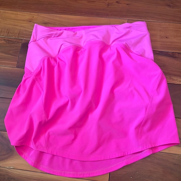 lulu tennis skirt size 4 tall sonic pink